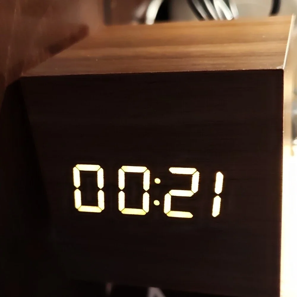 HY008 Wooden Digital Alarm Clock, Sound Activated, Temp Display, 12/24